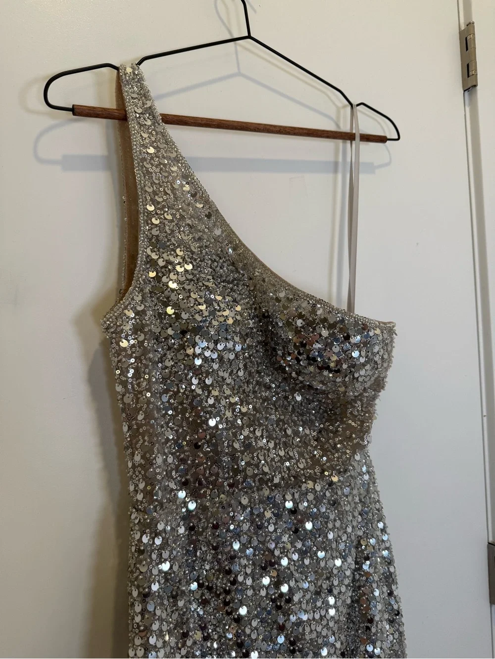 NWT Gianni Bini Juniors One-Shoulder Silver Sequin Beaded Mini Dress - Picture 3 of 11